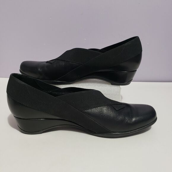 Clark's Artisan Black Leather Slip On Loafers Shoes Women's Sz 8.5 M - Picture 2 of 9